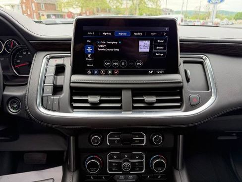 Used 2021 Chevrolet Tahoe Z71 w/ Luxury Package AWD/4WD image 16