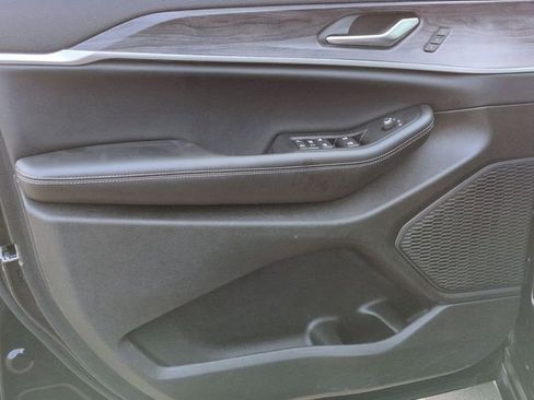 Certified 2024 Jeep Grand Cherokee L Limited w/ Luxury Tech Group II image 15