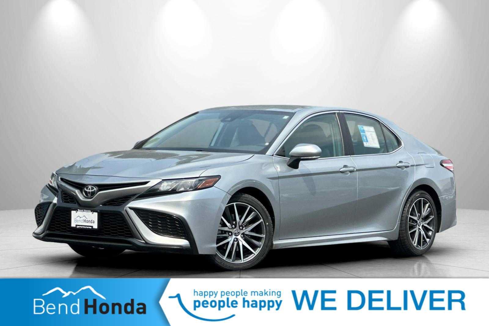 Used 2022 Toyota Camry SE w/ Cold Weather Package AWD/4WD image 1