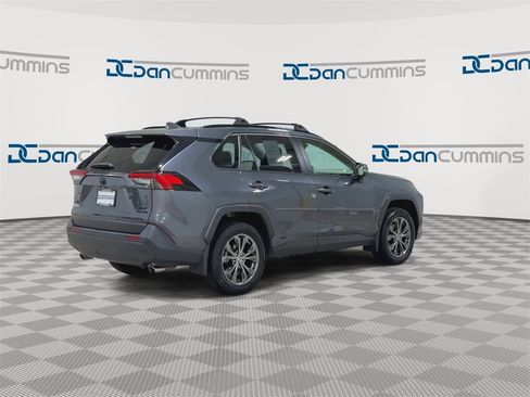 Used 2023 Toyota RAV4 XLE Premium image 8