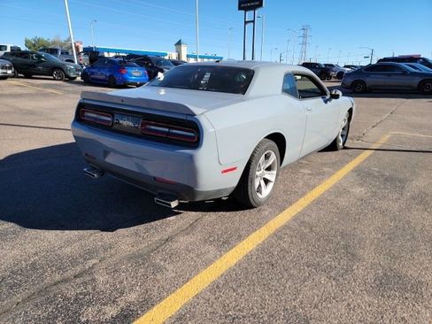 Used 2022 Dodge Challenger SXT image 5