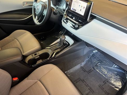 Used 2023 Toyota Corolla SE w/ SE Premium Package FWD image 18