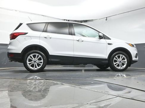 Used 2019 Ford Escape SE image 38