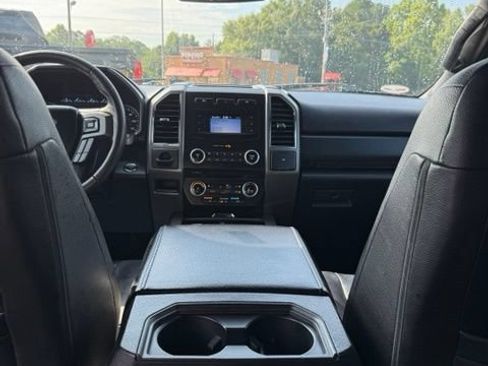 Used 2018 Ford Expedition XLT RWD image 17