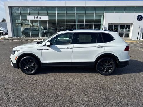Certified 2024 Volkswagen Tiguan SE w/ Panoramic Sunroof Package image 5