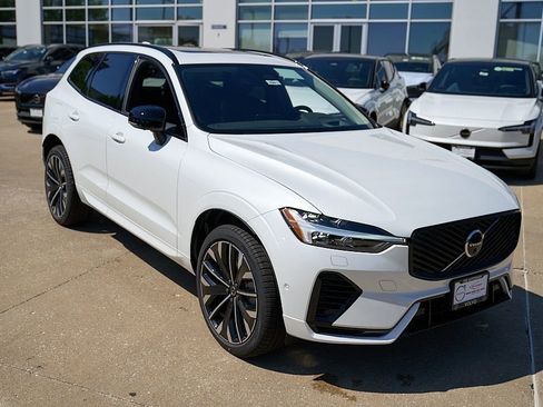 New 2026 Volvo XC60 T8 Ultra w/ Climate Package AWD/4WD image 4