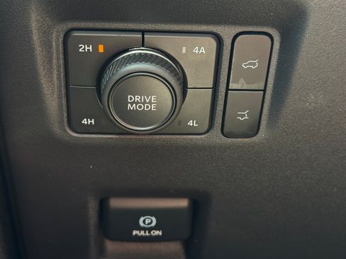 Used 2025 Ford Expedition Active AWD/4WD image 17