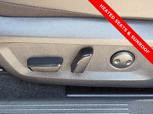 Used 2025 Nissan Rogue SL w/ Tech Package FWD image 15