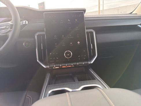 New 2026 GMC Acadia Elevation image 25