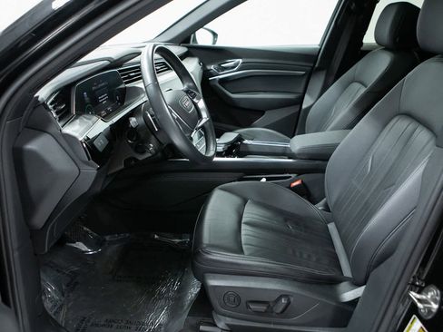 Used 2022 Audi e-tron Premium image 16