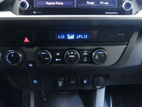 Used 2021 Toyota Tacoma TRD Sport AWD/4WD image 13