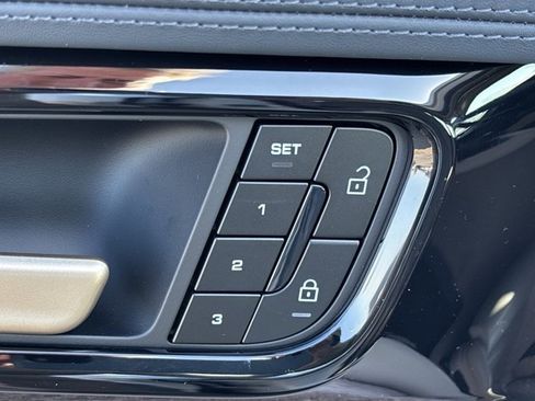Used 2025 Porsche Panamera 4 image 22
