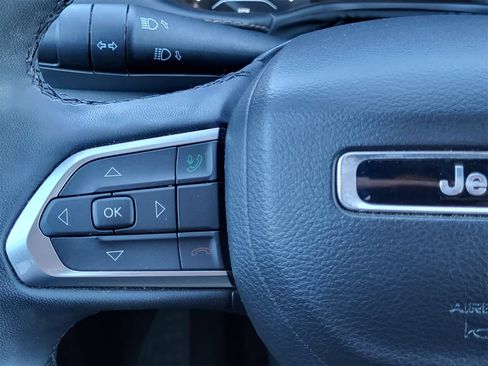 Used 2023 Jeep Compass Limited image 25