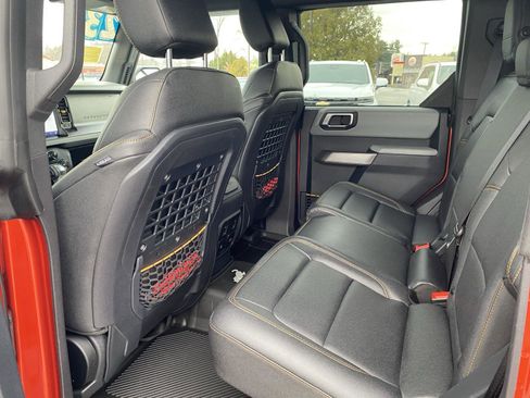 Used 2023 Ford Bronco Badlands image 13