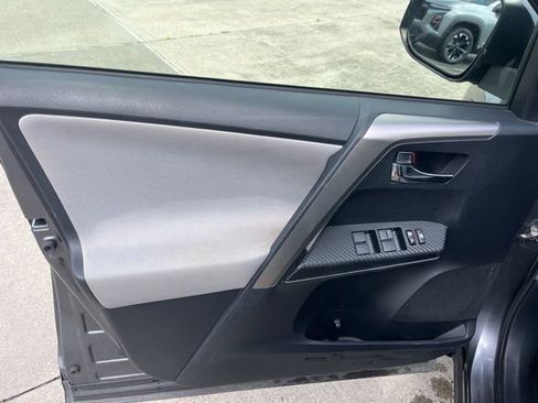 Used 2015 Toyota RAV4 XLE FWD image 11