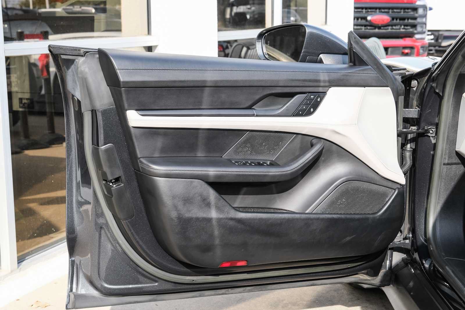 Used 2023 Porsche Taycan RWD image 33