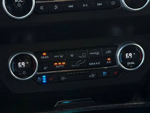 Used 2021 Ford Expedition Max Limited RWD image 17