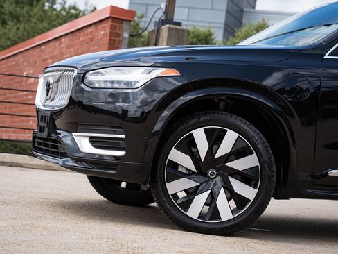 Certified 2024 Volvo XC90 T8 Plus w/ Protection Package AWD/4WD image 2