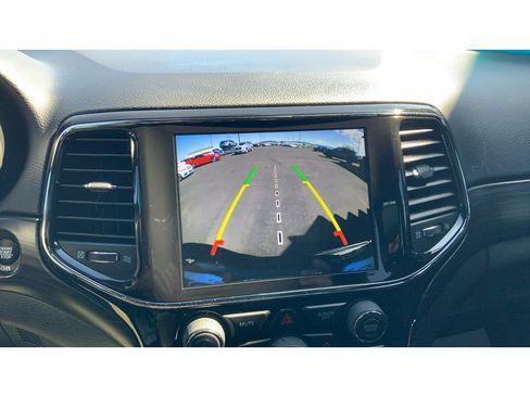 Used 2021 Jeep Grand Cherokee Laredo X AWD/4WD image 14