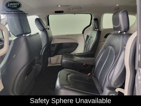 Used 2022 Chrysler Pacifica Touring-L FWD image 15
