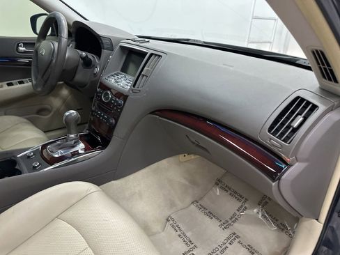 Used 2011 INFINITI G37 Journey w/ Premium Pkg image 26