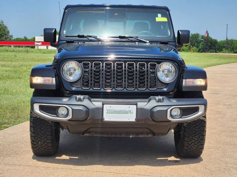 Used 2024 Jeep Gladiator Sport AWD/4WD image 6