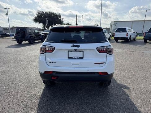 Used 2025 Jeep Compass Trailhawk AWD/4WD image 4