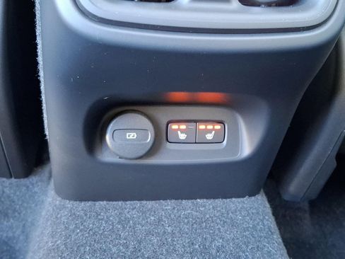Certified 2023 Volvo XC40 B5 Plus w/ Driver Assist Package AWD/4WD image 11