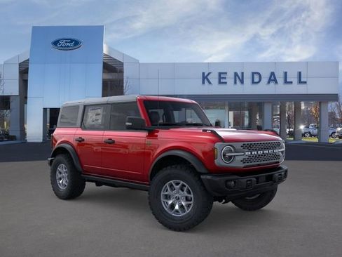 Used 2025 Ford Bronco Badlands image 7