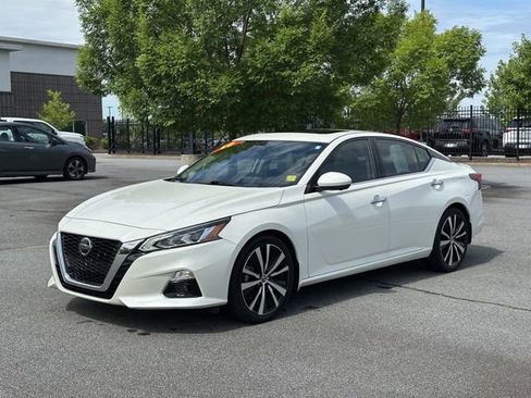 Used 2019 Nissan Altima 2.5 Platinum FWD image 2