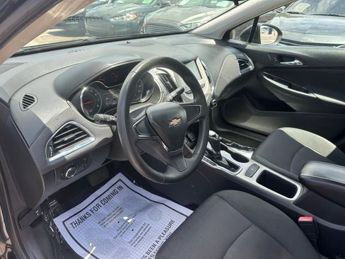Used 2018 Chevrolet Cruze LS FWD image 7