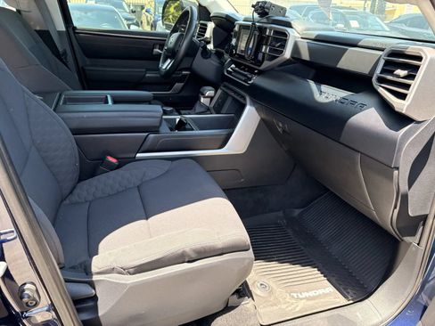 Used 2022 Toyota Tundra SR5 w/ SR5 Convenience Package AWD/4WD image 6