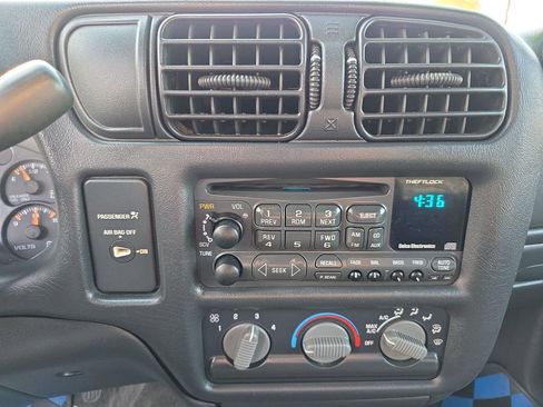 Used 1998 Chevrolet S10 Pickup LS w/ Preferred Equipment Group image 9