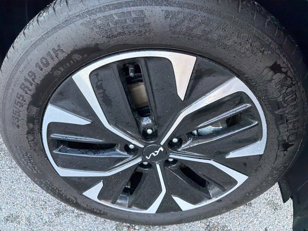 Used 2024 Kia EV6 Wind w/ Wind Technology Package AWD/4WD image 5