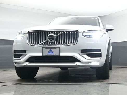 Used 2023 Volvo XC90 B5 Plus image 11