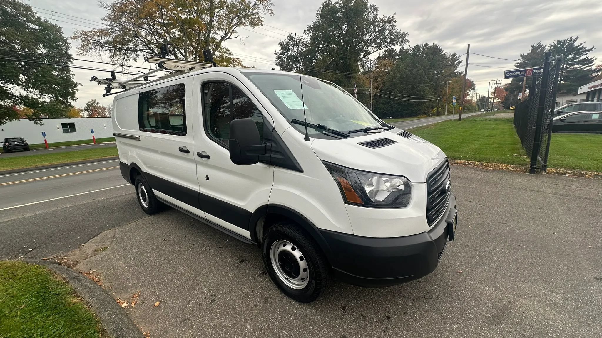 Used 2019 Ford Transit 250 130 Low Roof RWD image 3