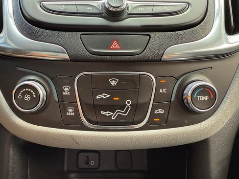 Used 2018 Chevrolet Equinox LS image 30