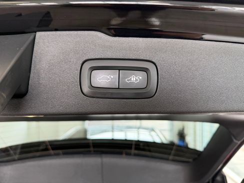 Certified 2024 Volvo V60 B5 Cross Country Plus w/ Protection Package Premier AWD/4WD image 27
