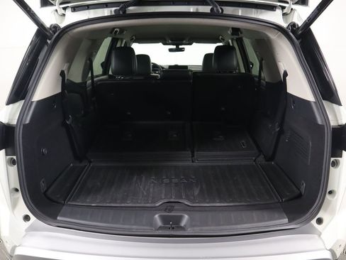 Used 2024 Nissan Pathfinder SL w/ Black Appearance Package image 28