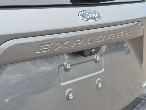Used 2024 Ford Explorer XLT w/ Equipment Group 202A AWD/4WD image 13
