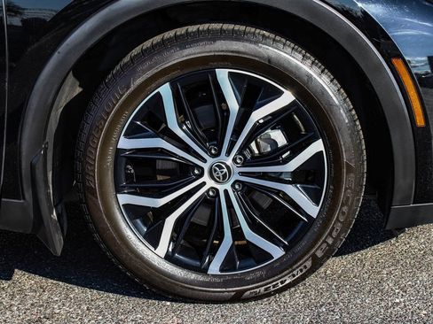 Used 2024 Toyota Crown XLE image 7