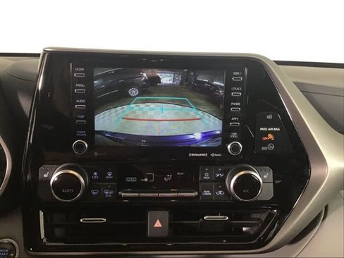 Certified 2021 Toyota Highlander XLE image 18