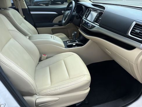 Used 2015 Toyota Highlander XLE FWD image 22