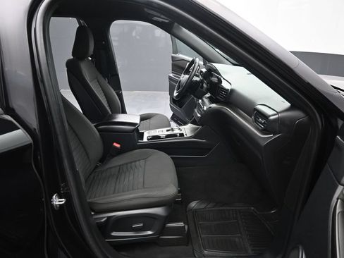 Used 2020 Ford Explorer XLT RWD image 32