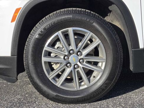 Used 2022 Chevrolet Traverse LT image 13