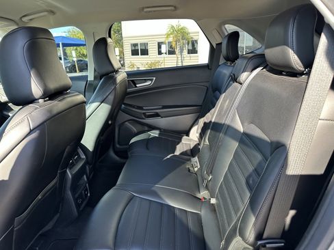 Used 2022 Ford Edge SEL w/ Convenience Package image 17