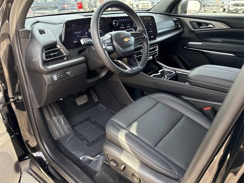 Used 2026 Chevrolet Traverse LT image 9