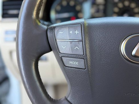 Used 2013 Lexus LX 570 4WD w/ Luxury Pkg image 81