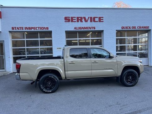 Used 2020 Toyota Tacoma DOUBLE CAB image 6