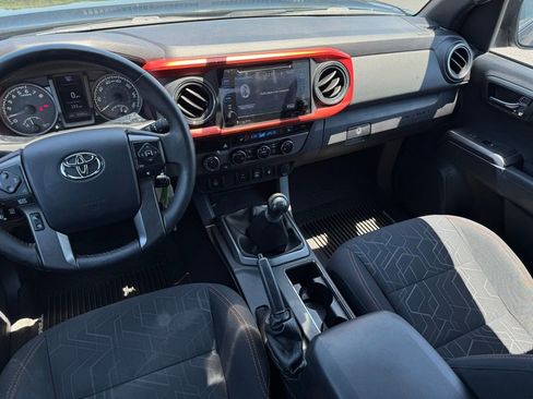 Used 2017 Toyota Tacoma TRD Off-Road AWD/4WD image 26